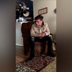 Meet your Posher, Dylan